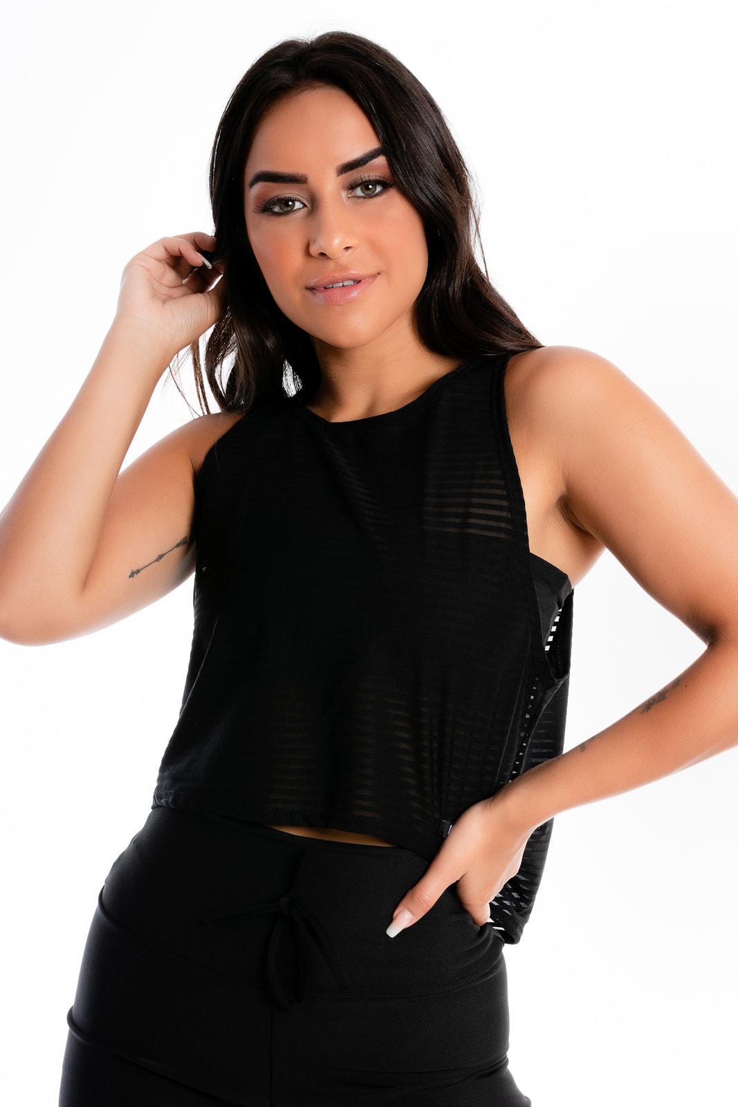 blusa preta com transparência
