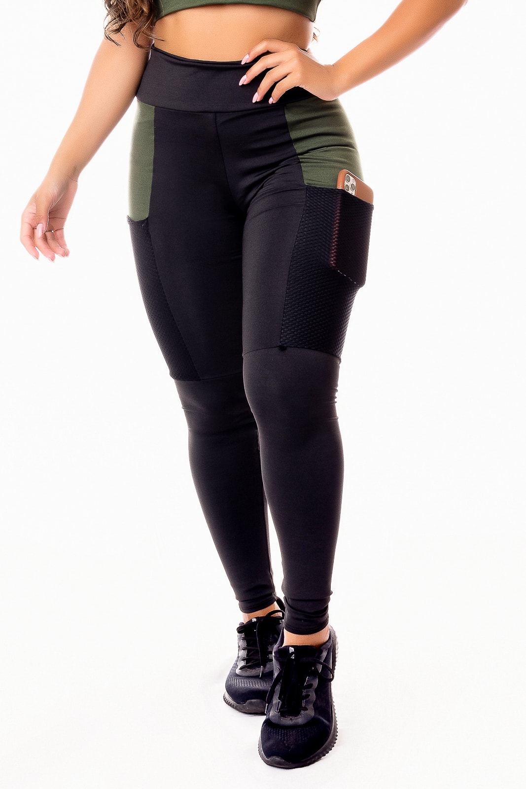 Conjunto Fitness Feminino Calça Legging Levanta Bumbum Preta com Verde  Militar e Branco Cintura Alta e Cropped Alcinha Academia REF: CSV17 - Racy  Modas