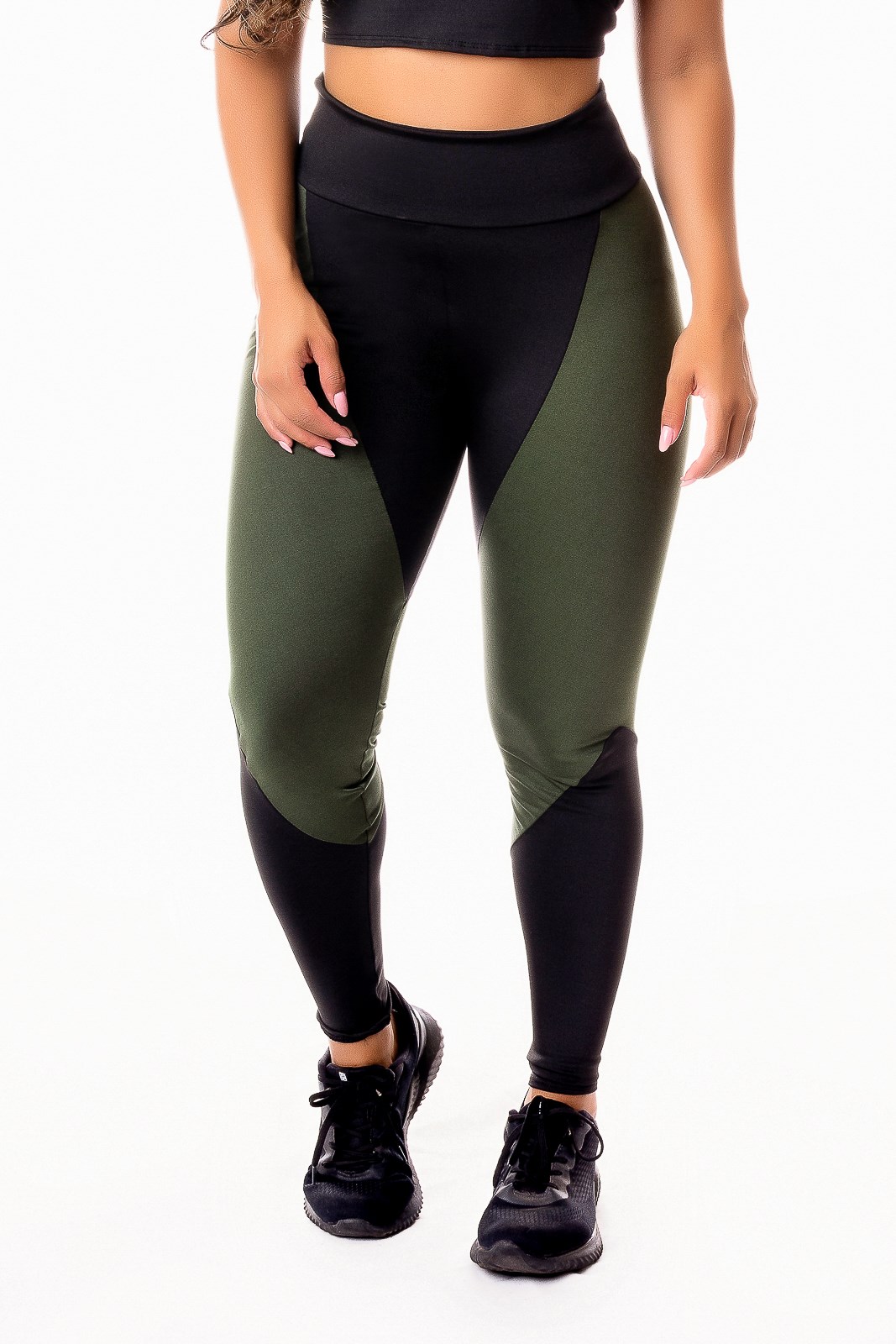 Conjunto Fitness Feminino Calça Legging Levanta Bumbum Preta com Verde  Militar e Branco Cintura Alta e Cropped Alcinha Academia REF: CSV17 - Racy  Modas