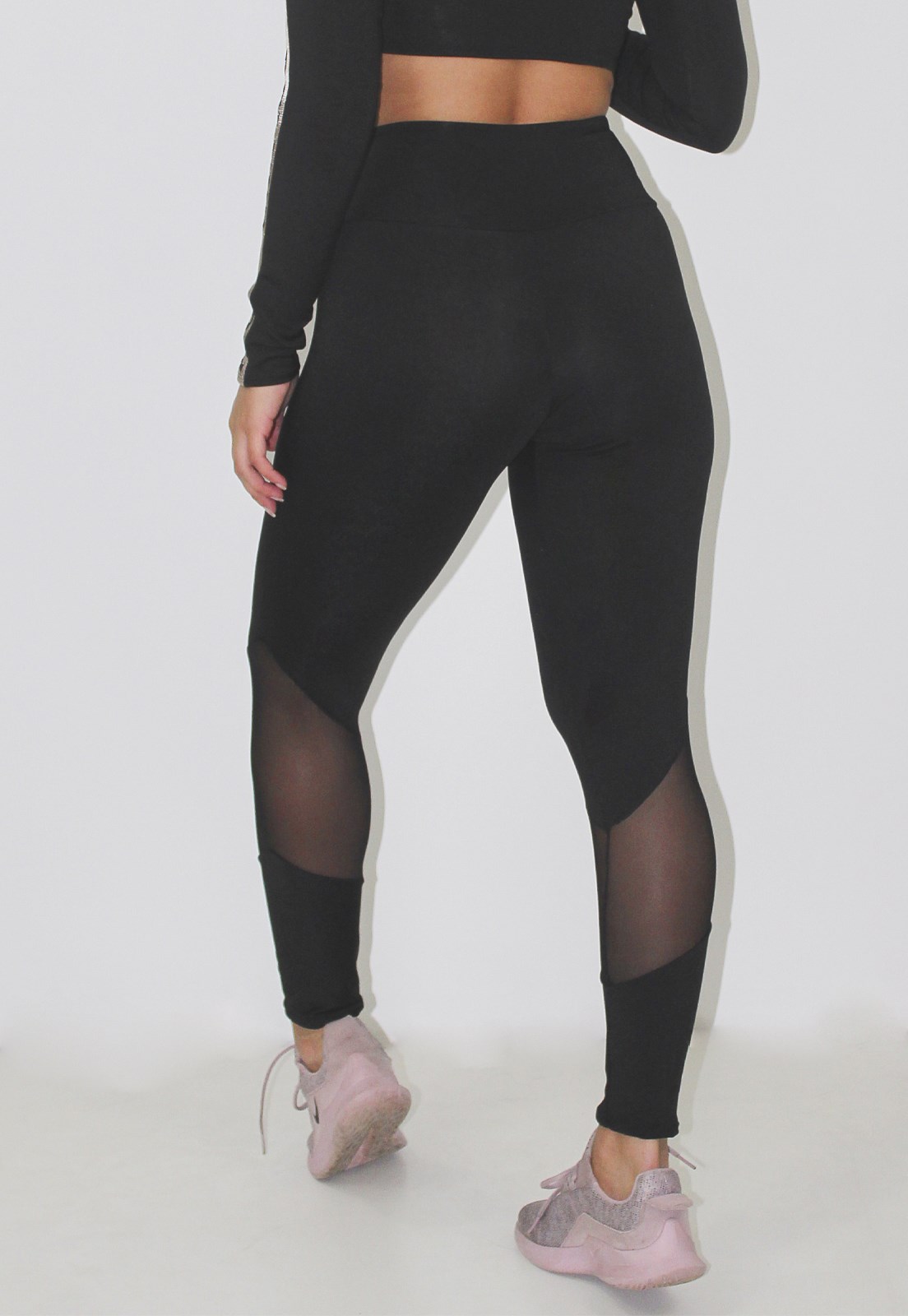 Calça Legging Cereja com Lateral Preto em Tela Transparente.