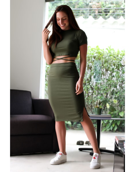 Conjunto Canelado Cropped Manguinha com Cadarços e Saia Tubinho com Fenda Lateral Verde REF: CJC1 Conjunto Canelado Cropped Manguinha com Cadarços e Saia Tubinho com Fenda Lateral Verde REF: CJC1