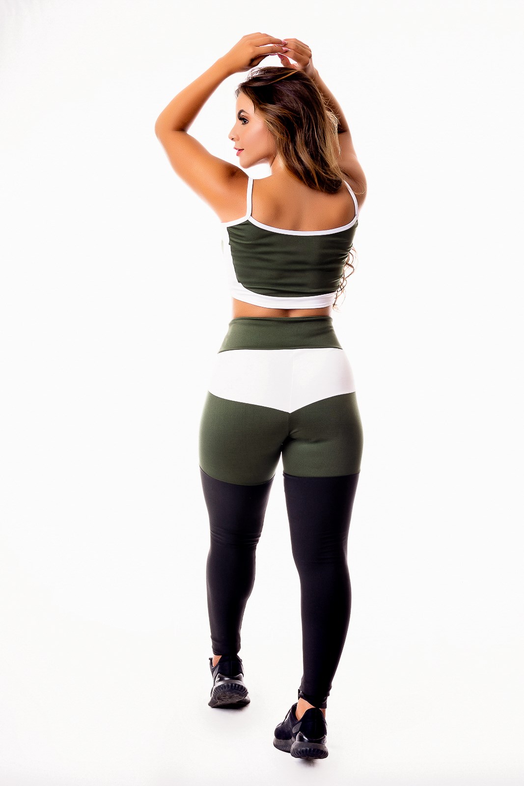 Conjunto Fitness Feminino Calça Legging Levanta Bumbum Preta com Verde  Militar e Branco Cintura Alta e Cropped Alcinha Academia REF: CSV17 - Racy  Modas