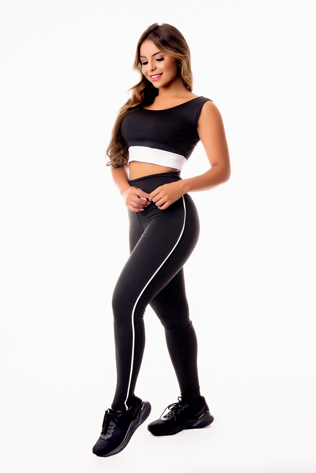 Conjunto Fitness Feminino Calça Legging Preta Com Detalhe em Vivo Branco  Cintura Alta e Cropped Regata Academia REF: CSV19 - Racy Modas