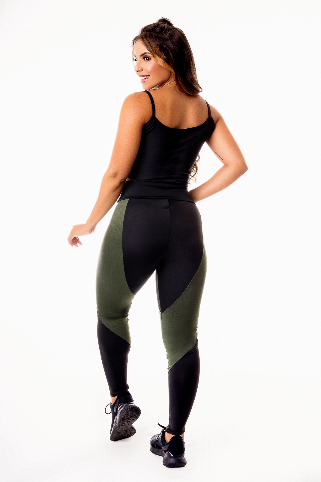 Conjunto Fitness Feminino Calça Legging Preta com Verde Militar Cintura  Alta e Cropped Alcinha Academia REF: CSV3 - Racy Modas