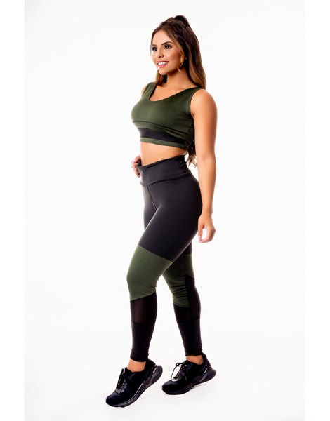 Conjunto Fitness Feminino Calça Legging Preta com Verde Militar Cintura Alta e Cropped Regata com Detalhes em Tela Academia REF: CSV7