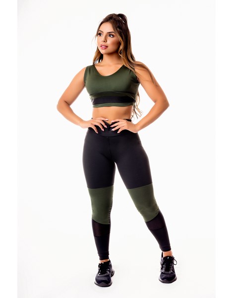Conjunto Fitness Feminino Calça Legging Preta com Verde Militar Cintura Alta e Cropped Regata com Detalhes em Tela Academia REF: CSV7