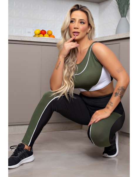 Conjunto Fitness Feminino Calça Legging Preta com Verde Militar e Vivo Branco Cintura Alta e Cropped Regata Academia REF: CSV27